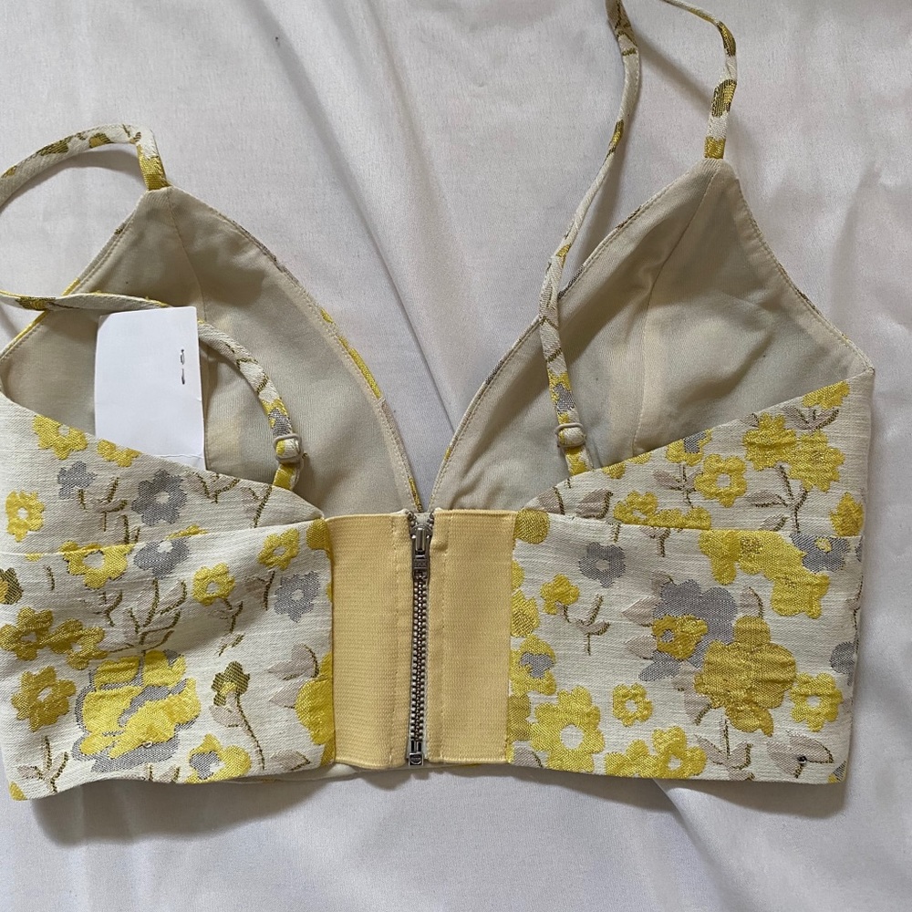 Crop top - Picture 2 of 3